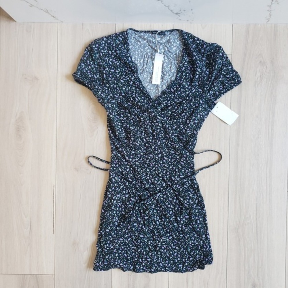 Bershka Floral Mini Dress Womens L Black Purple V Neck Short Sleeve Summer‎ Boho